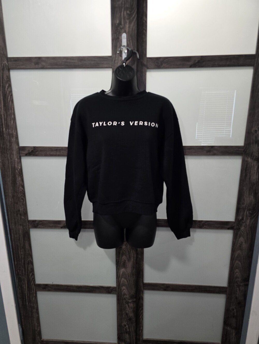 Taylor Swift Taylor’s Version Black Sweatshirt Sz SMALL